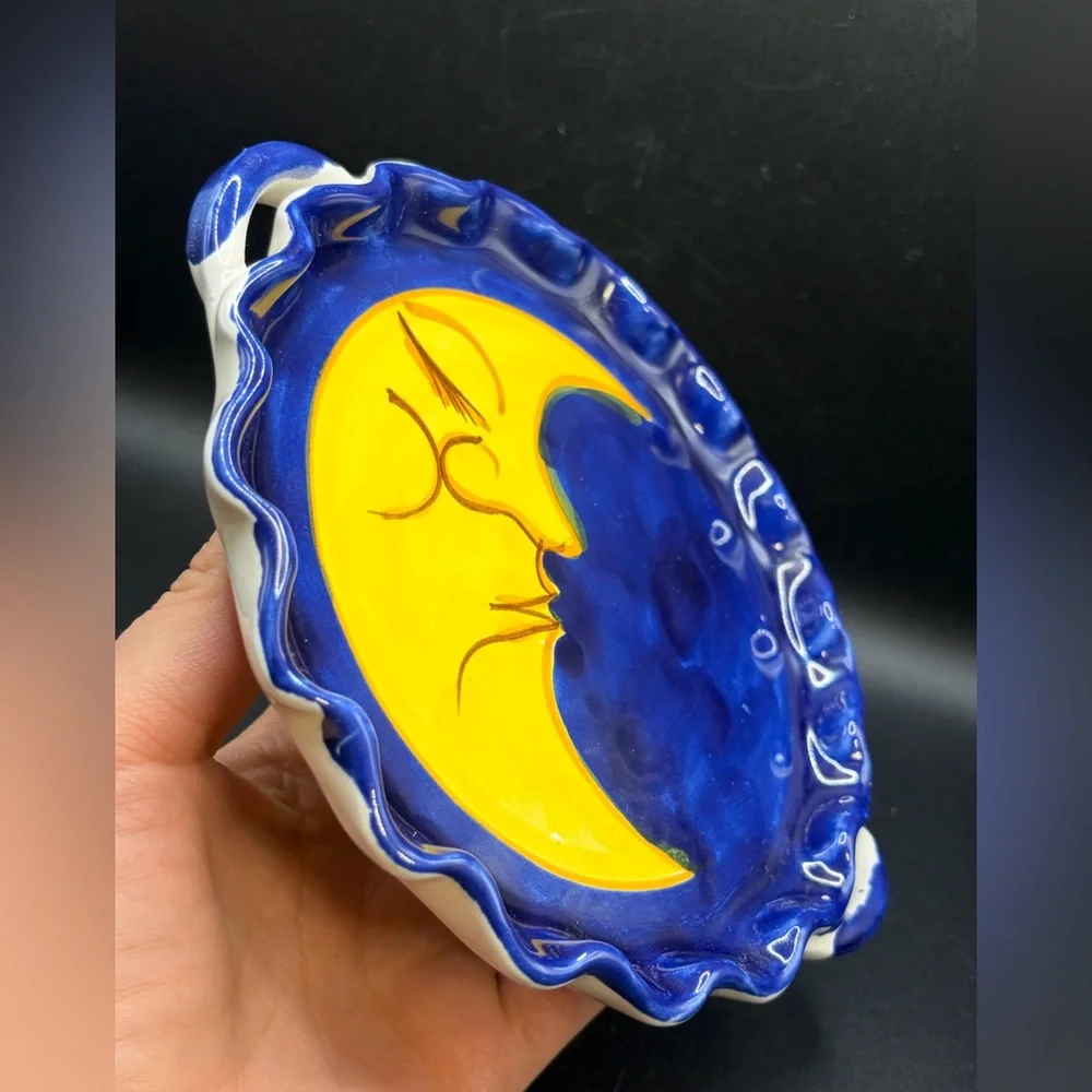Vietri Hand Painted Italian Pottery Celestial Resting Moon Scalloped Edge Plate